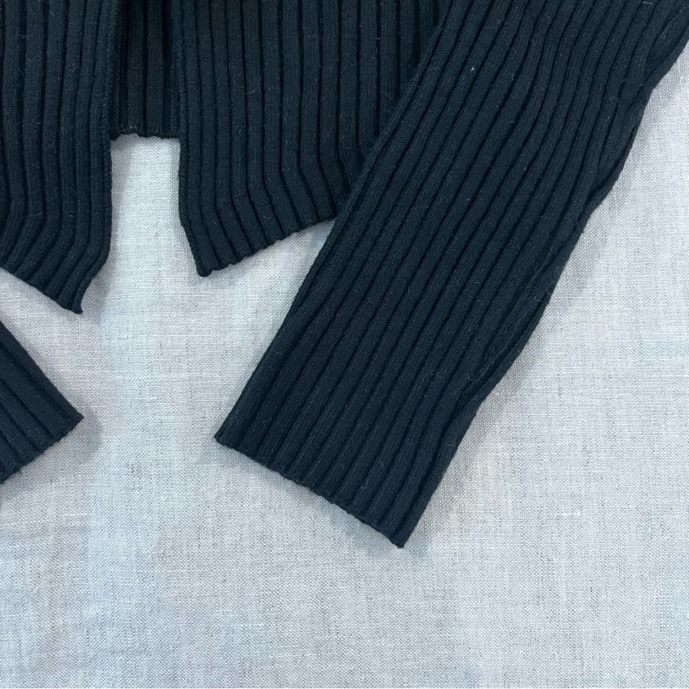 Ribbed Keyhole Sweater - Picture 4 of 5